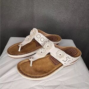 Aomigoct* Women’s sz 10 Sandals Adjustable Cushioned Cute~comfy beige/off-white.